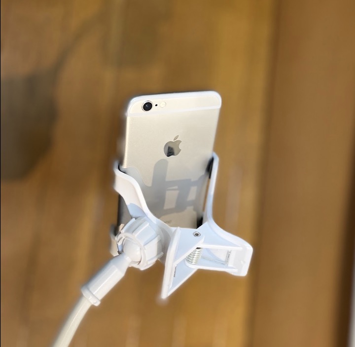 iphone6s アームスタンドにはさむ