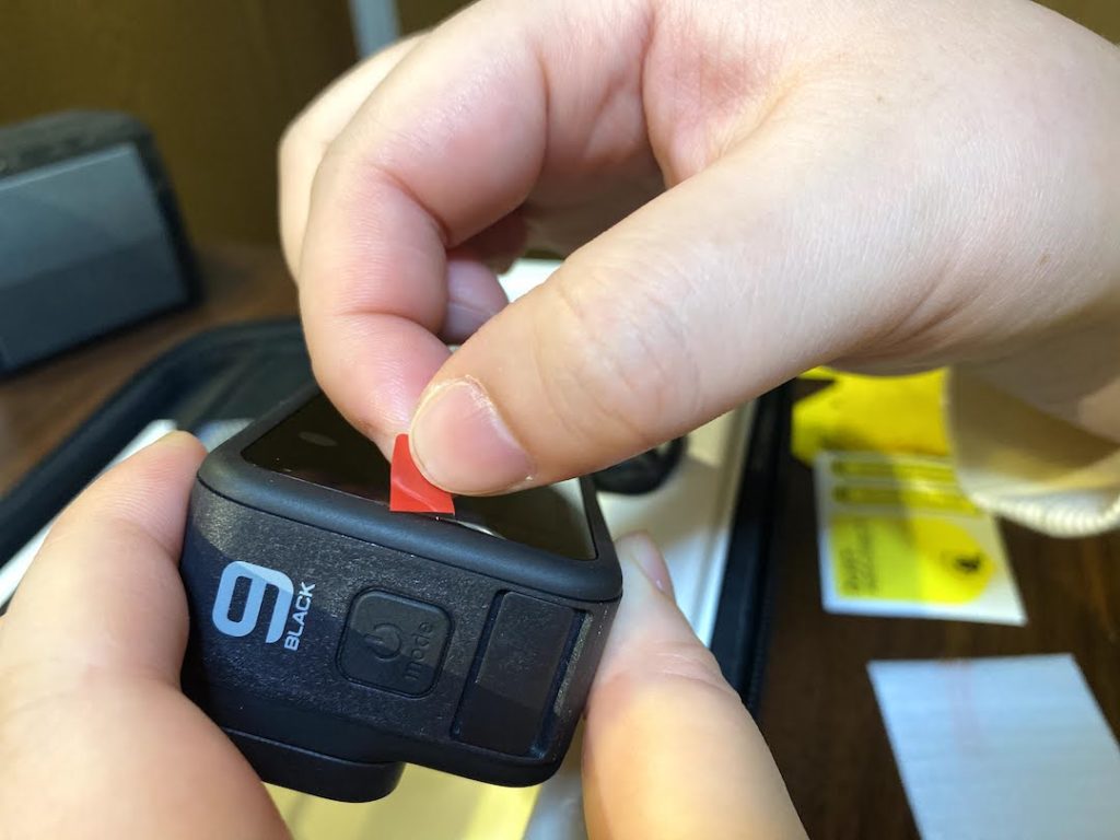 Gopro Hero9 画面保護フィルムの貼り方 保護フィルムを貼っていく インドアろんろんのお役立ちブログ