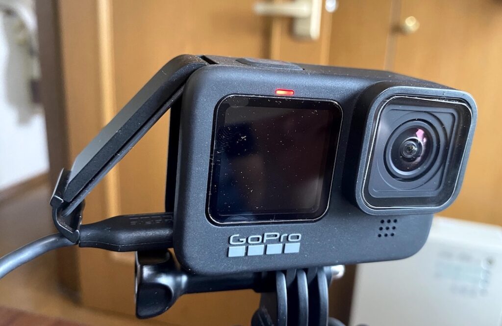 Anker PowerCore Slim 10000でGoProを充電する