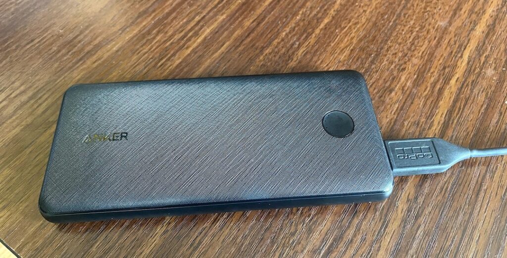 Anker PowerCore Slim 10000でGoProを充電する
