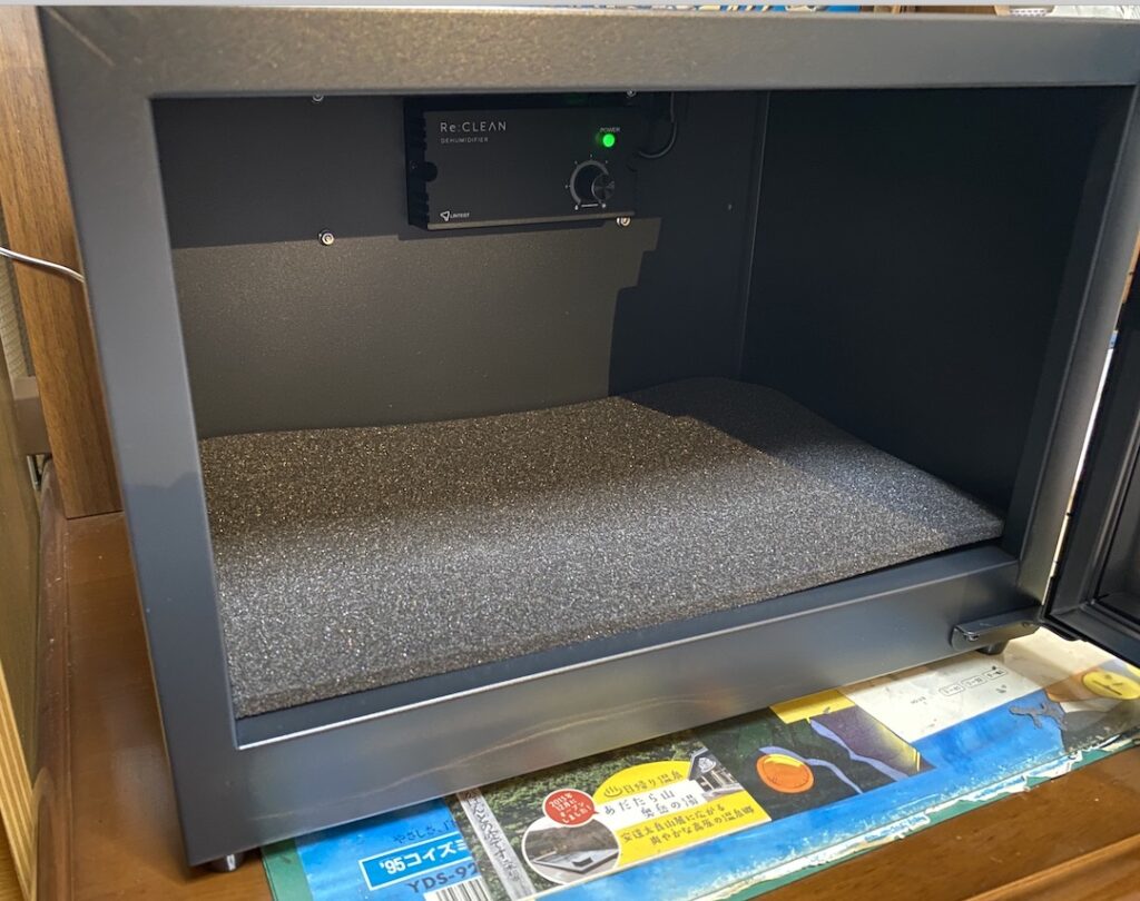 防湿庫 スポンジマットを敷いてみた