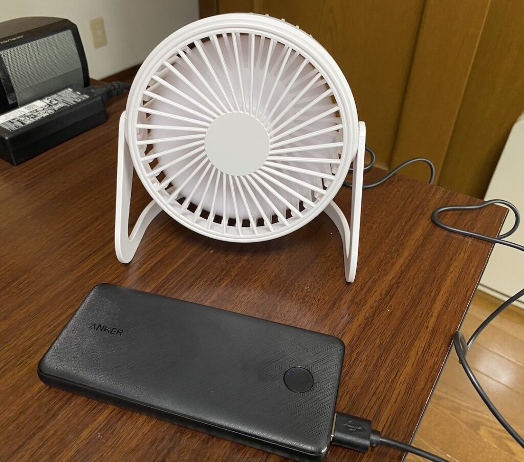 DAISO USB扇風機をANKERモバイルバッテリーで
