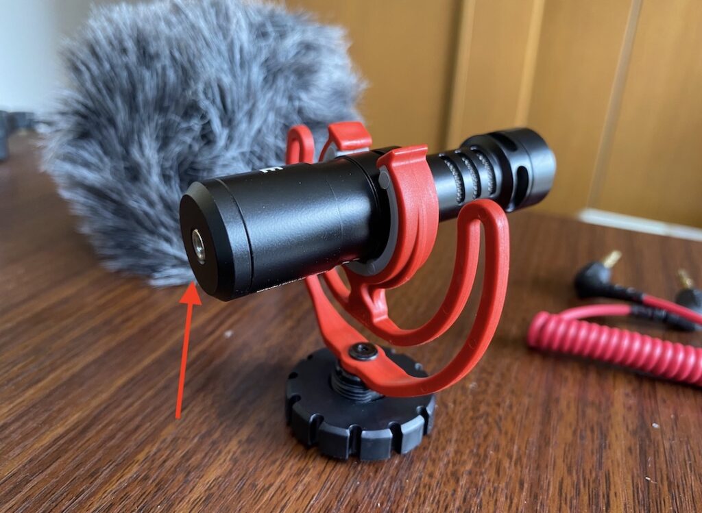 rode ビデオマイクロにコードを差し込む