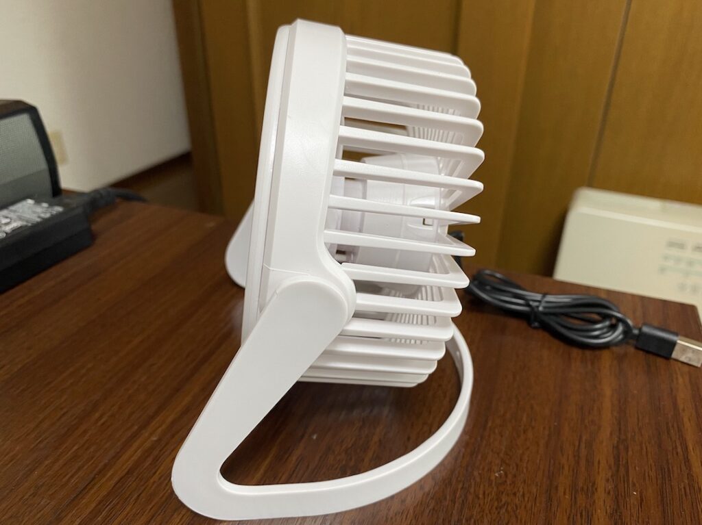 ダイソーUSB扇風機側面外観